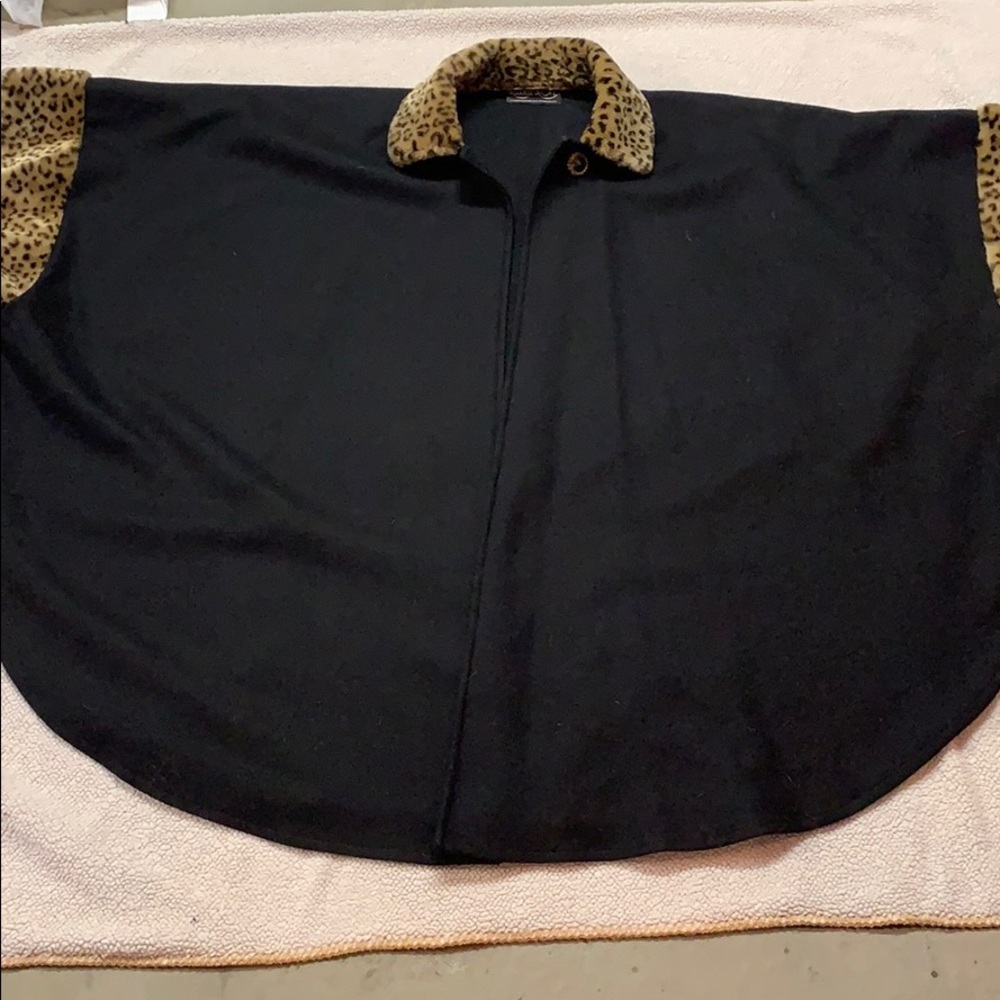 Russell Scott cape - Picture 7 of 7